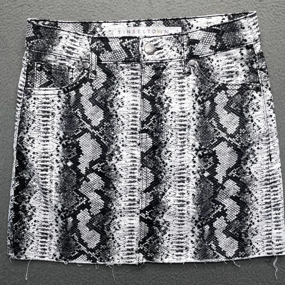 Tinseltown‎ Women Mini Skirt Snakeskin Animal Print Denim Size 3 Raw Hem Edgy